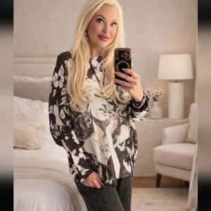 The Chandra Colorful Graphic Women's Top Made in Italy